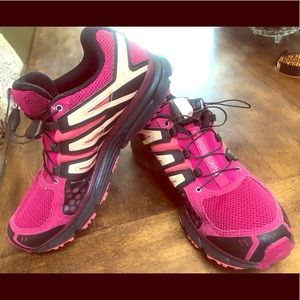 Salomon trail running shoes women’s size 9